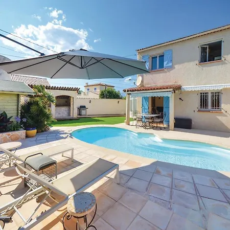 Vakantiehuis Three-bedroom Holiday In