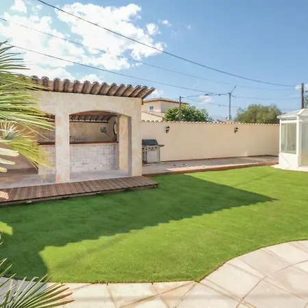 Three-bedroom Holiday In Antibes