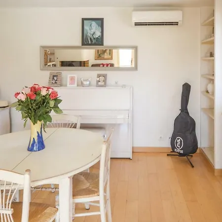 Vakantiehuis Three-bedroom Holiday In Antibes