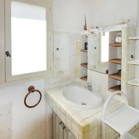 Feriehus Three-bedroom Holiday In Antibes