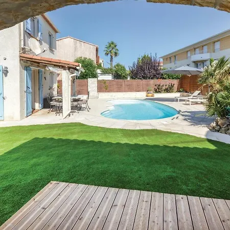 Feriehus Three-bedroom Holiday In Antibes